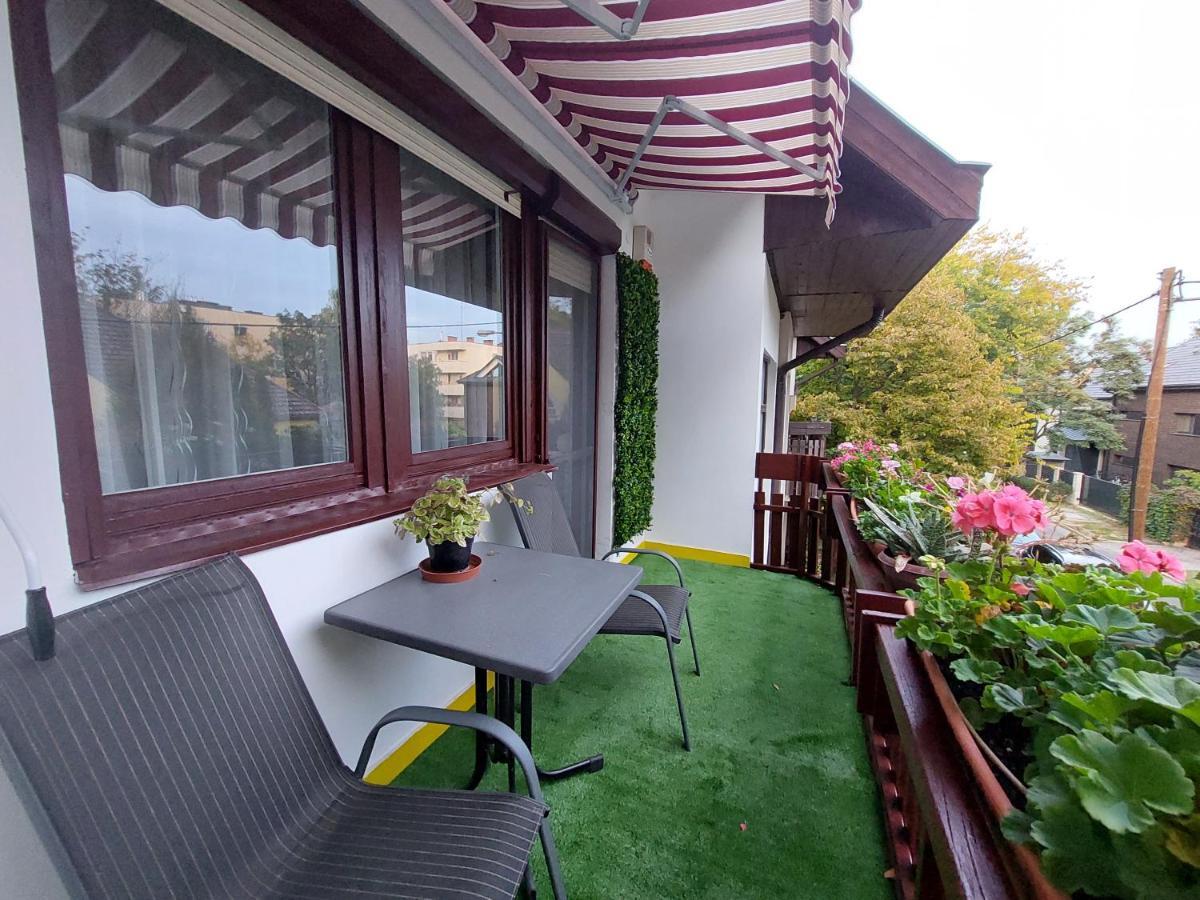 Summer House Emeleti *